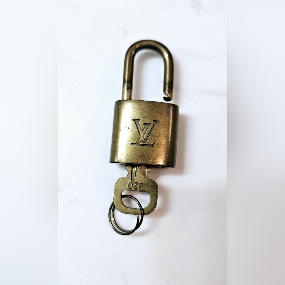 Authentic LV lock and Key - Picture 2 of 5